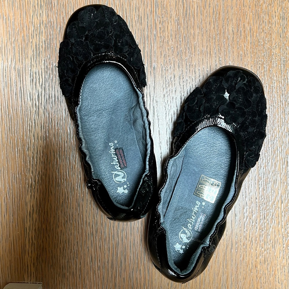 Naturino black patent leather ballet flat size 28 (US 11)